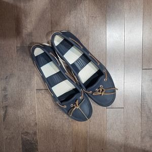 Crocs shoes . Sandals . Flats . Sandales crocs